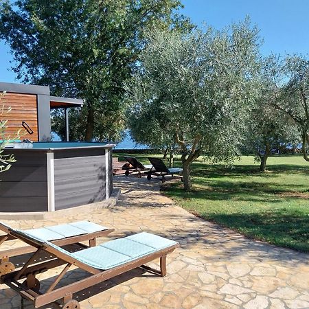Beach House Ive With Jacuzzi, Pool, Playground And Bbq In An Olive Grove With A Beach, Pomer - Istria Esterno foto