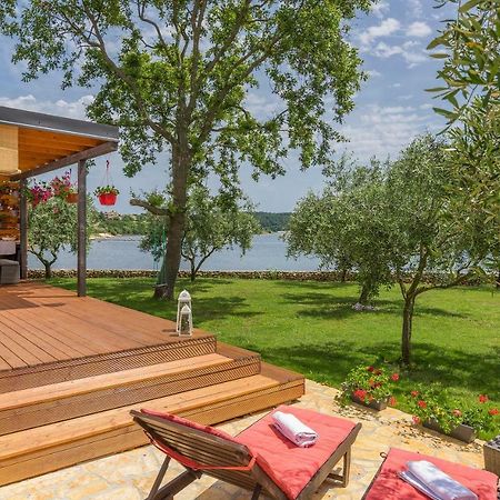 Beach House Ive With Jacuzzi, Pool, Playground And Bbq In An Olive Grove With A Beach, Pomer - Istria Esterno foto