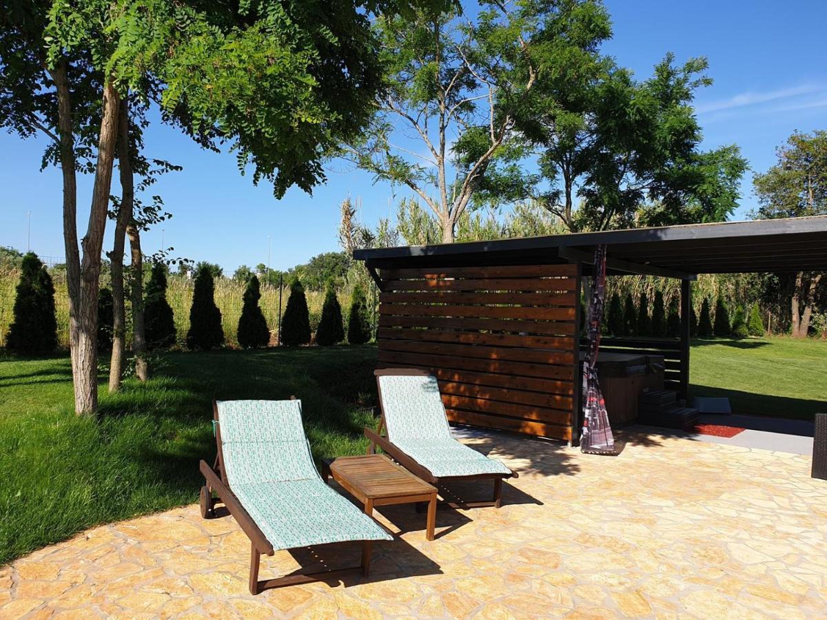 Beach House Ive With Jacuzzi, Pool, Playground And Bbq In An Olive Grove With A Beach, Pomer - Istria Esterno foto