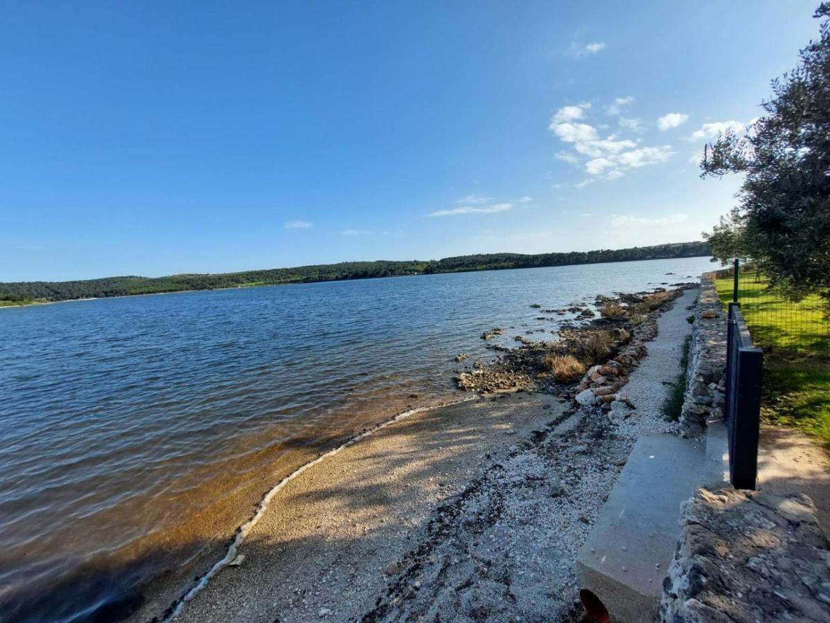Beach House Ive With Jacuzzi, Pool, Playground And Bbq In An Olive Grove With A Beach, Pomer - Istria Esterno foto