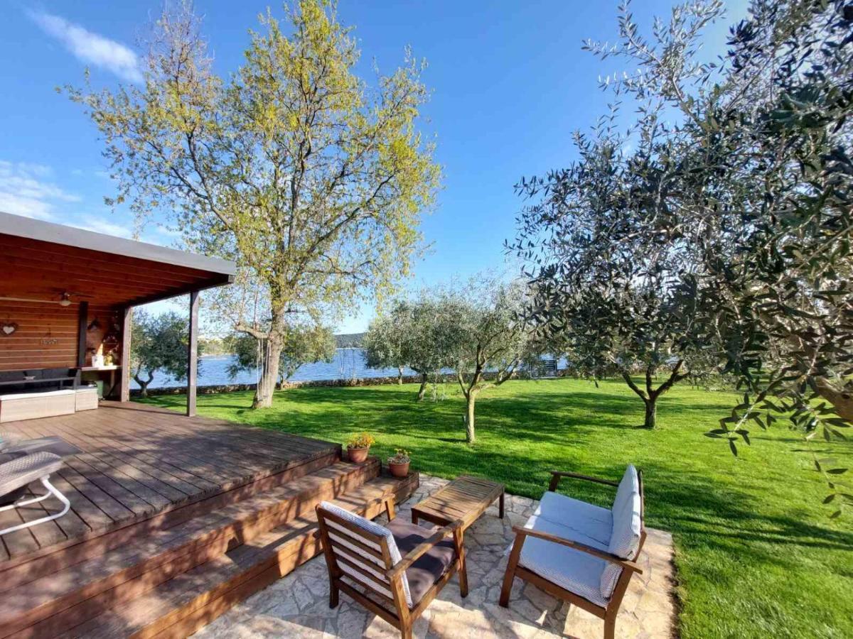 Beach House Ive With Jacuzzi, Pool, Playground And Bbq In An Olive Grove With A Beach, Pomer - Istria Esterno foto