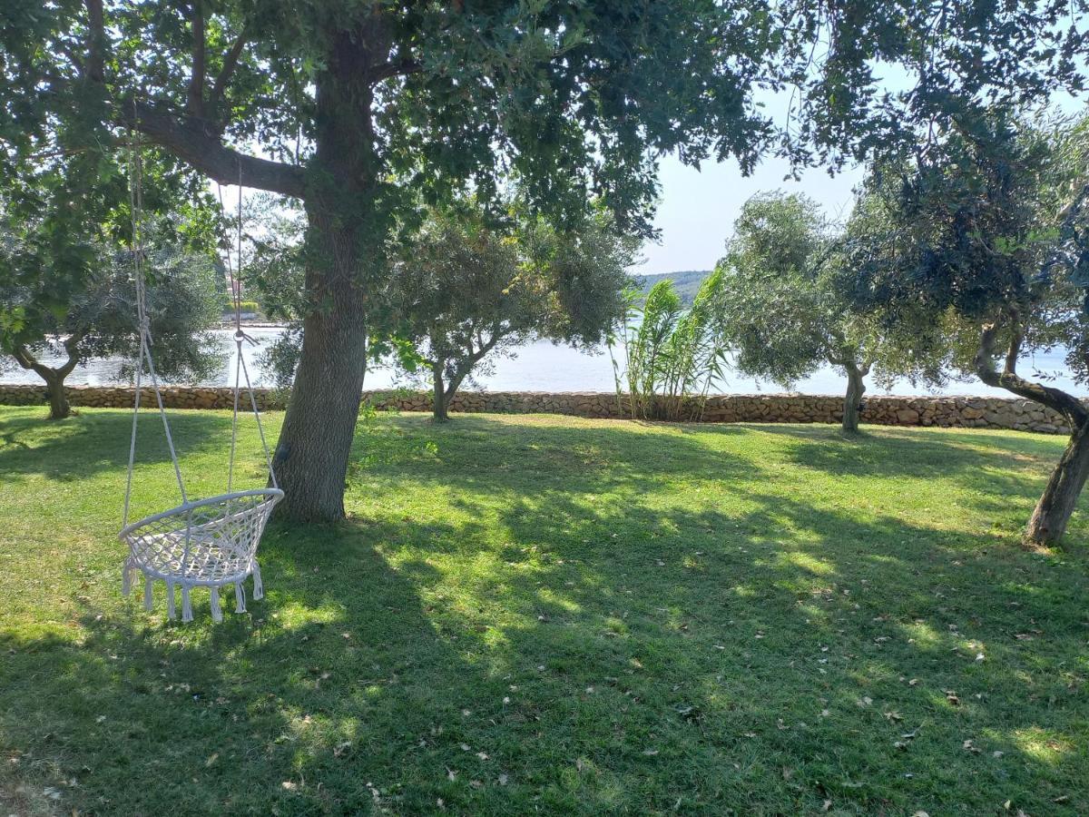 Beach House Ive With Jacuzzi, Pool, Playground And Bbq In An Olive Grove With A Beach, Pomer - Istria Esterno foto