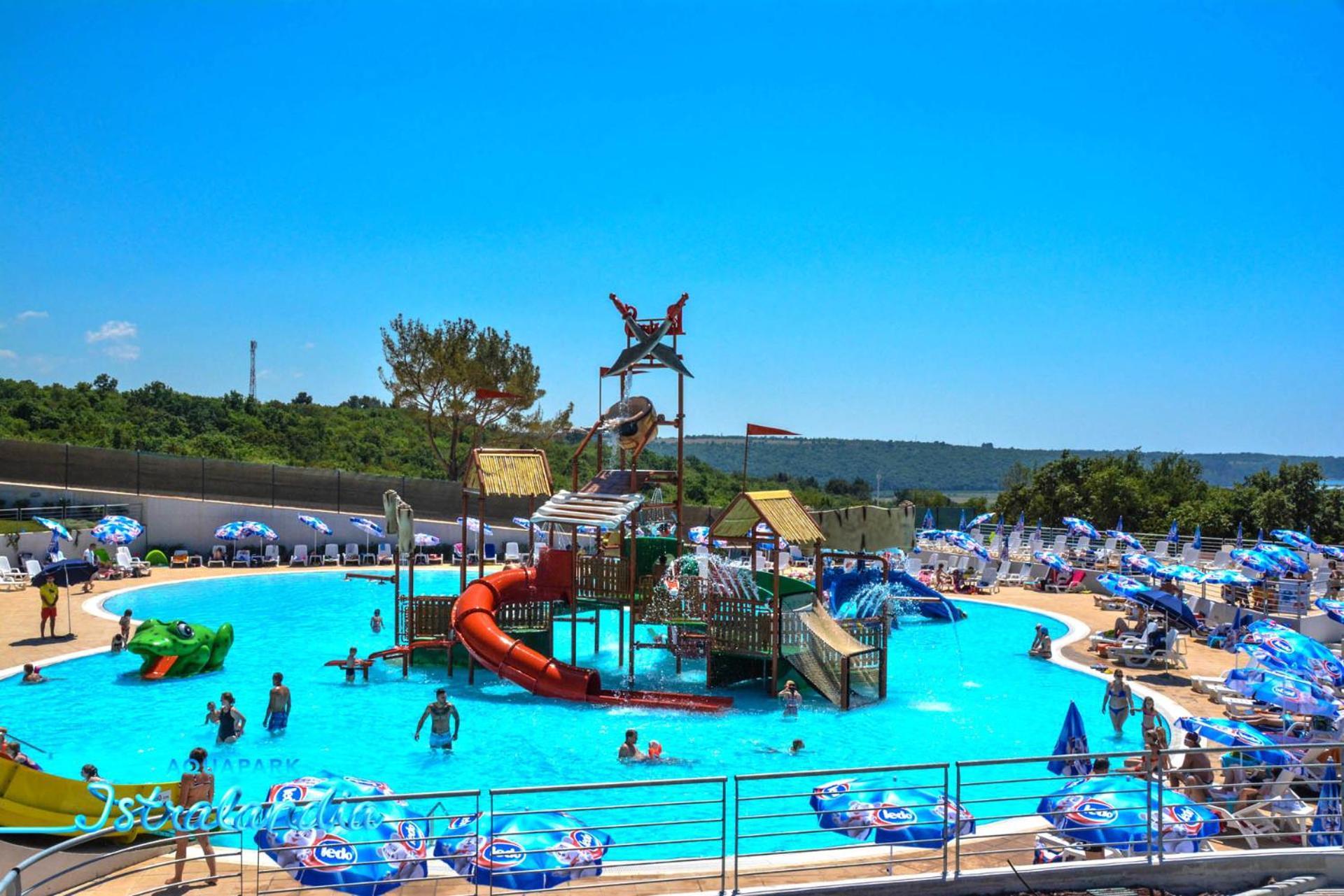 Beach House Ive With Jacuzzi, Pool, Playground And Bbq In An Olive Grove With A Beach, Pomer - Istria Esterno foto