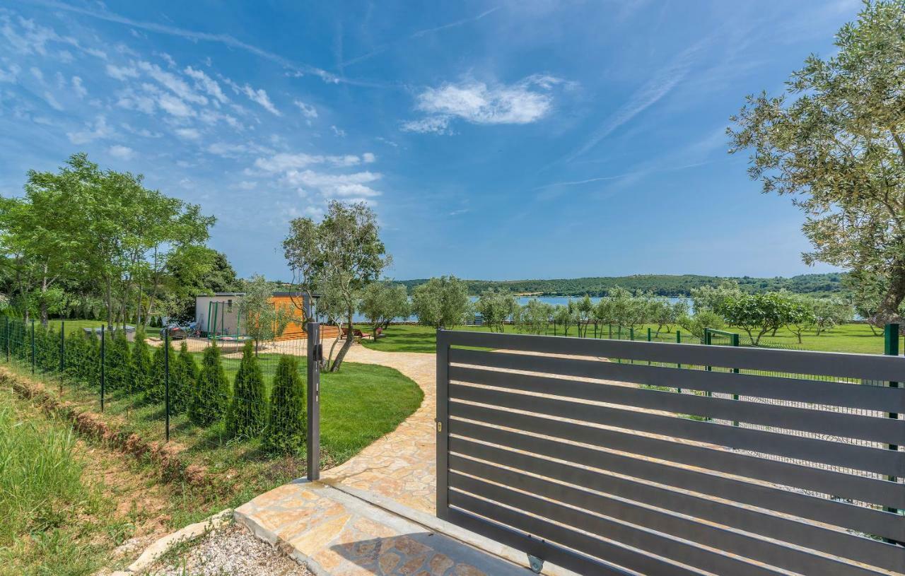 Beach House Ive With Jacuzzi, Pool, Playground And Bbq In An Olive Grove With A Beach, Pomer - Istria Esterno foto