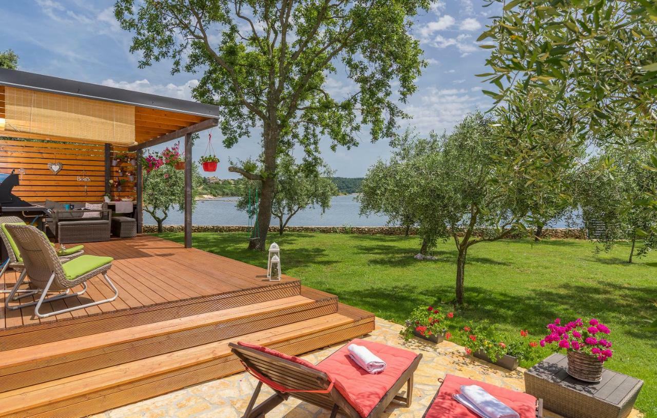 Beach House Ive With Jacuzzi, Pool, Playground And Bbq In An Olive Grove With A Beach, Pomer - Istria Esterno foto