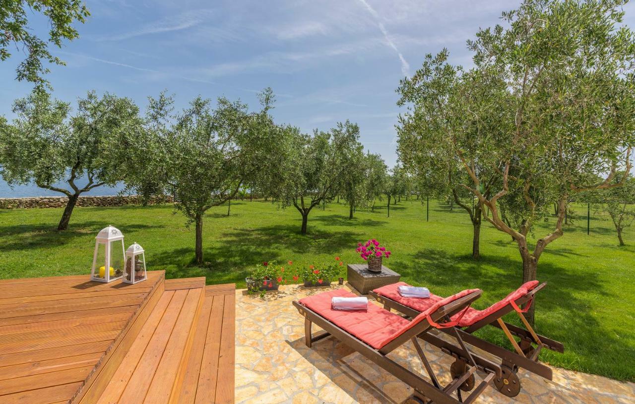 Beach House Ive With Jacuzzi, Pool, Playground And Bbq In An Olive Grove With A Beach, Pomer - Istria Esterno foto
