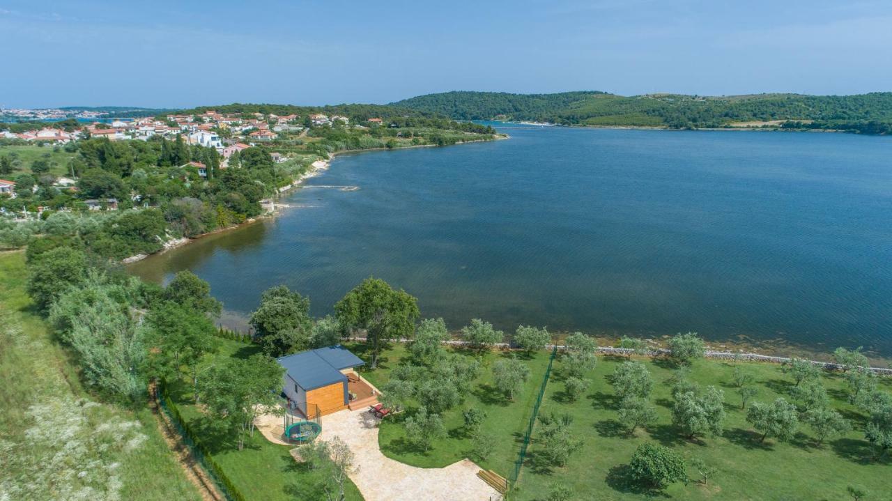 Beach House Ive With Jacuzzi, Pool, Playground And Bbq In An Olive Grove With A Beach, Pomer - Istria Esterno foto