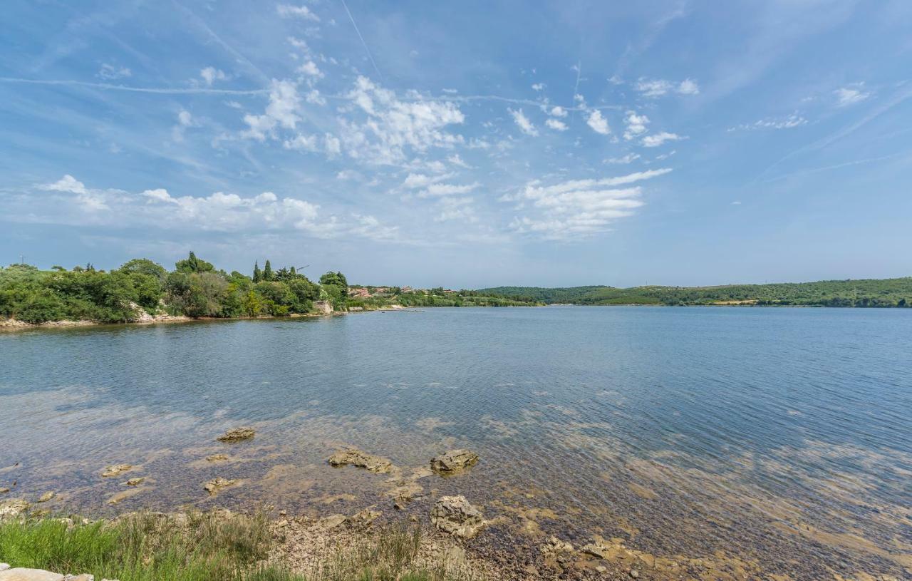 Beach House Ive With Jacuzzi, Pool, Playground And Bbq In An Olive Grove With A Beach, Pomer - Istria Esterno foto