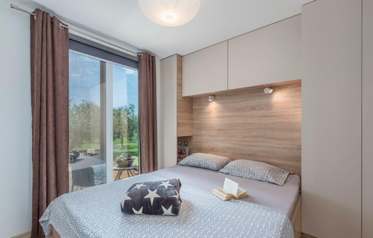 Beach House Ive With Jacuzzi, Pool, Playground And Bbq In An Olive Grove With A Beach, Pomer - Istria Esterno foto